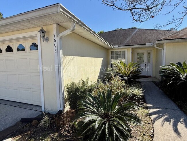 Foto del edificio - 7698 Fawn Lake Dr S