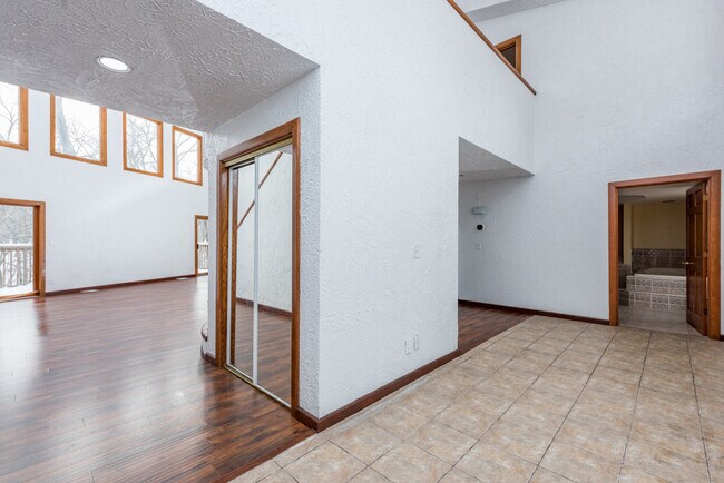 Building Photo - 39025 N Holdridge Ave