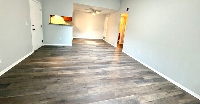 Foto del edificio - 908 S Walden Way