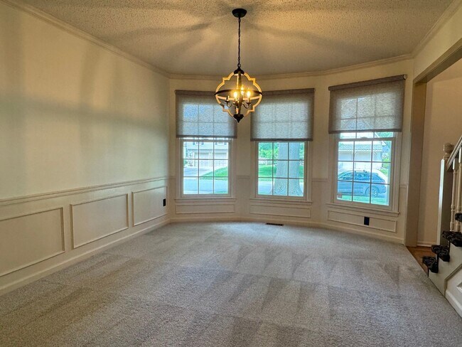 Foto del edificio - {12009} Available Immediately + Finished Lower Level + Olathe Schools