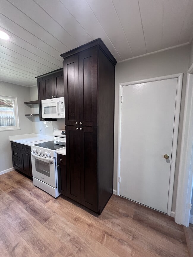 Foto del edificio - 206 Anderson Ave