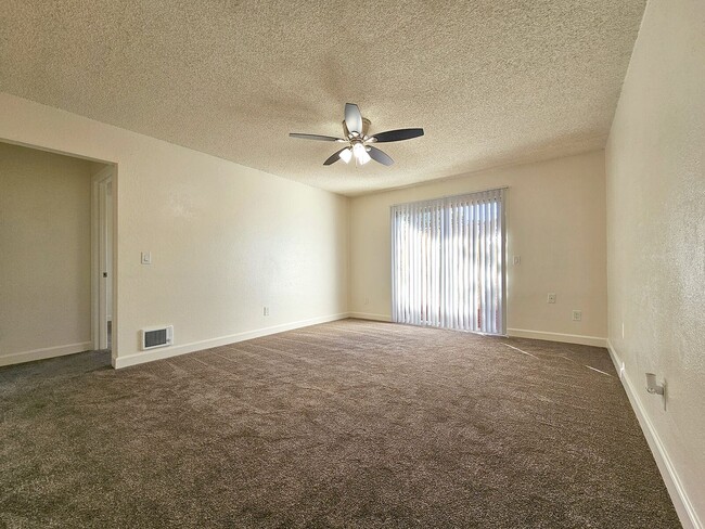 Interior Photo - Emerald Vista