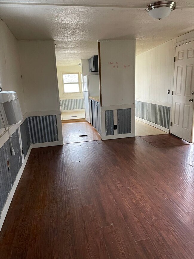 Building Photo - 2 BEDROOM 1 BATHROOM MOBILE HOME FOR RENT
