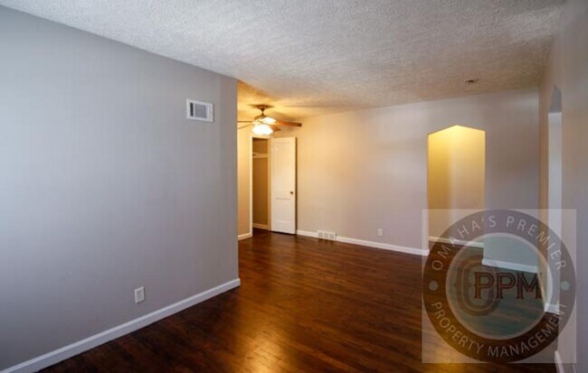Foto del edificio - 3 Bedroom / 1 Bath Home! | Omaha, Ne