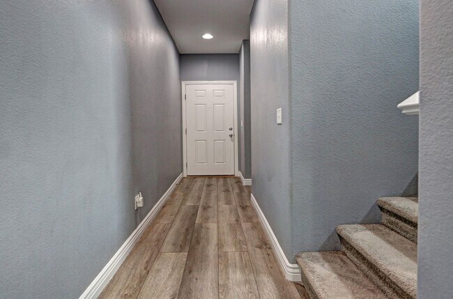 Foto del edificio - Immaculate 4 Bedroom Home