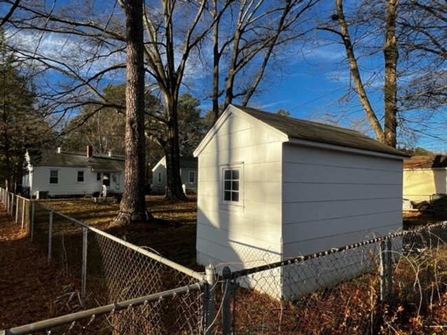 Foto del edificio - -- 3 BR/ 1 BA Three Bedroom Ranch House