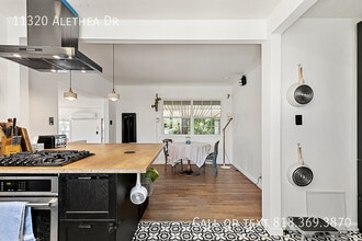 Building Photo - 11320 Alethea Dr