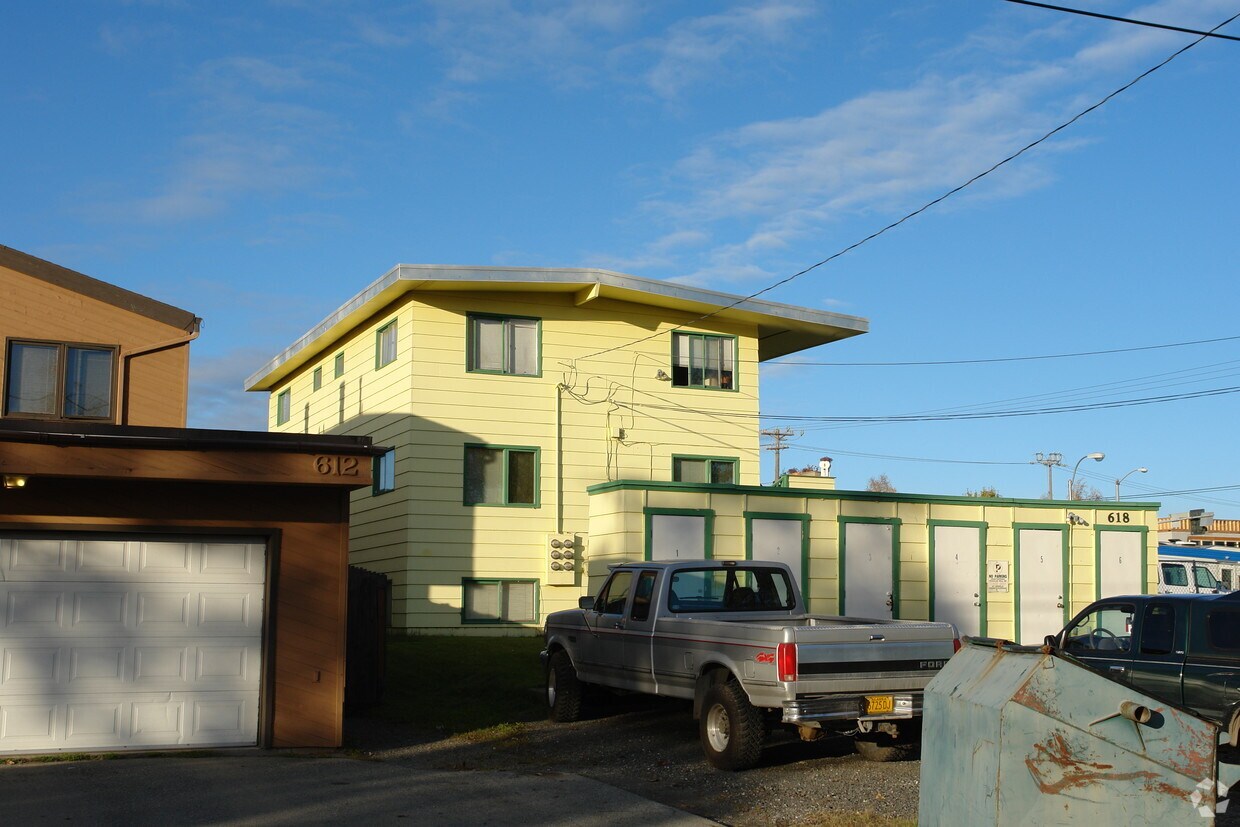 Building Photo - 618 E 9th Ave