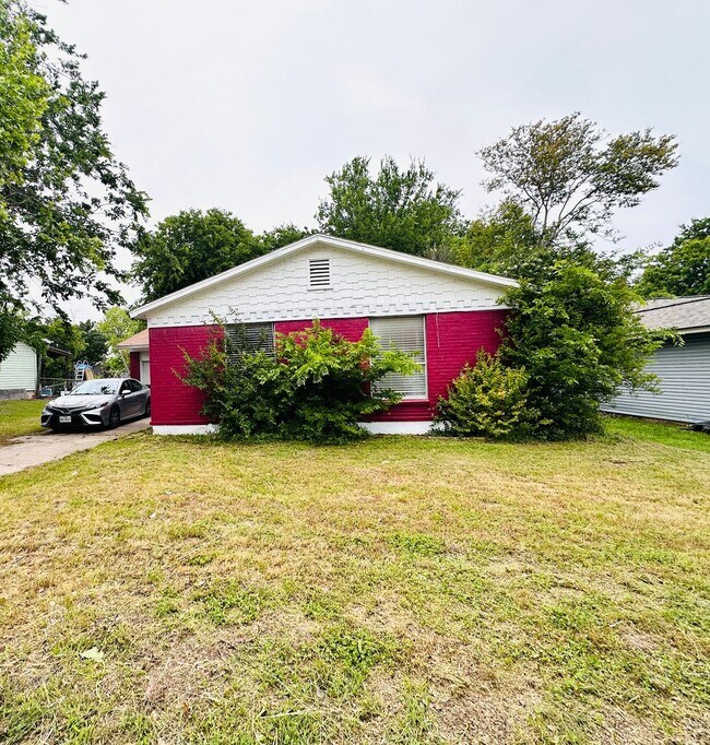 Building Photo - 1303 Westover Dr
