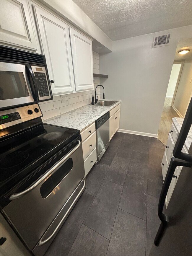 Foto del edificio - 2 Bedroom Condo in Hunting Ridge!