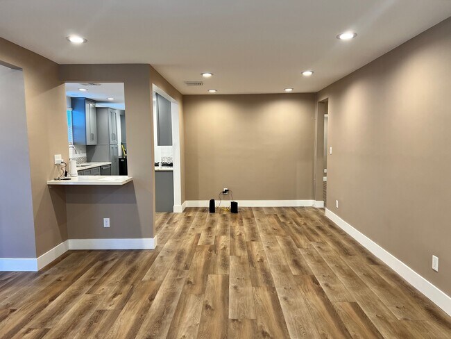 Foto del edificio - 2050 W 104th St
