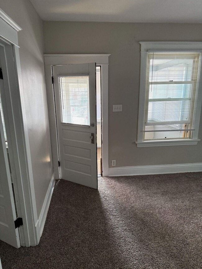 Building Photo - 2 Bedroom House for rent