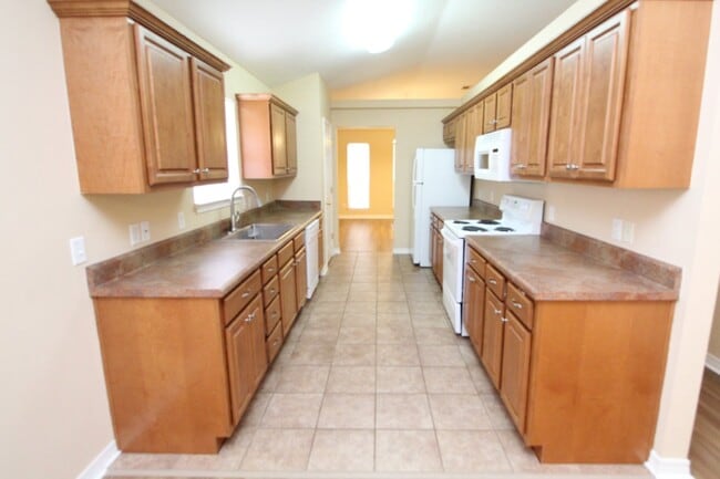 Building Photo - Beautiful Family Home Near Top Schools & N...