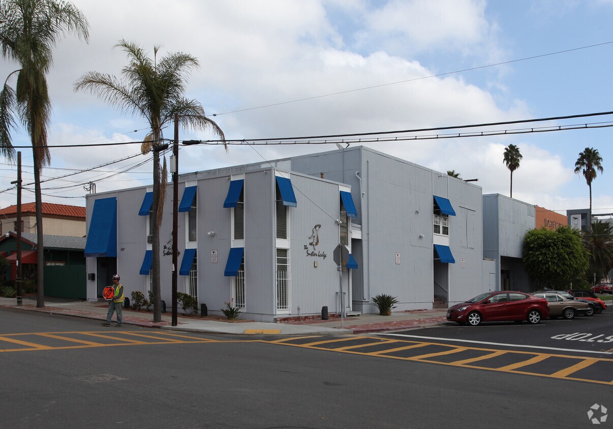 Primary Photo - The Sister Lodge