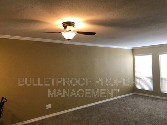 Building Photo - 7166 N Fruit Ave