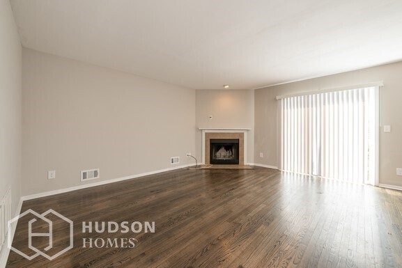Building Photo - 135 Tulip Ln