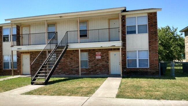 Building Photo - 1002 Circle M Dr