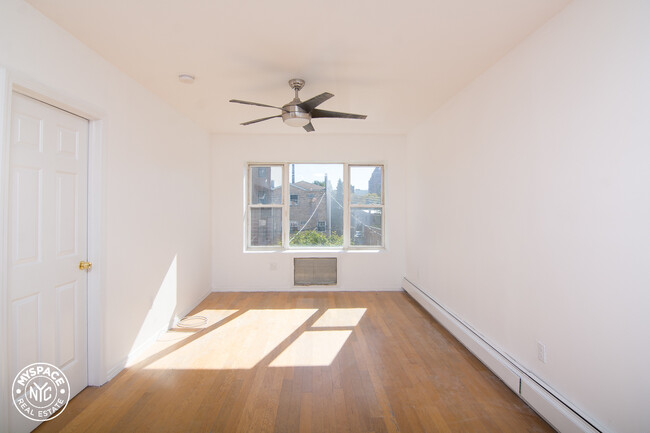 Building Photo - 499 Maple St