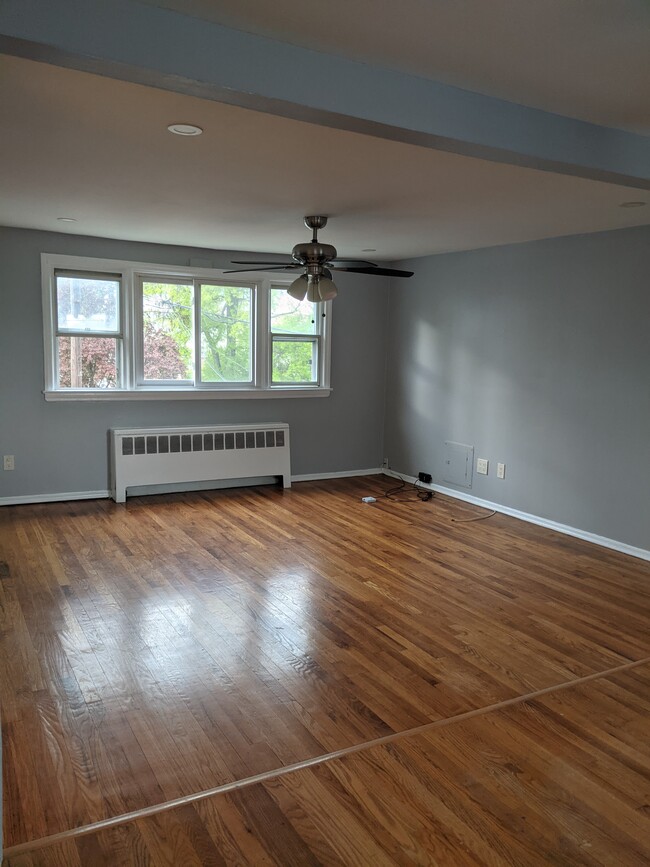 LIVING ROOM - 1403 James St