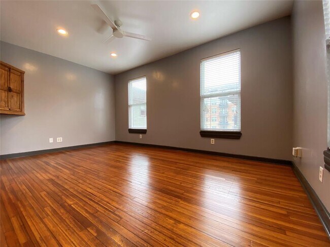 Building Photo - 508 Colquitt St