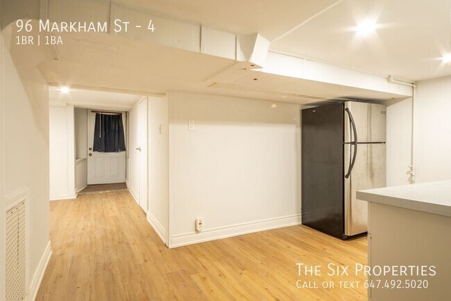 Photo du bâtiment - One Bedroom Apartment Trinity Bellwoods - Lower Level Unit