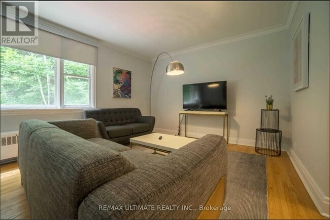 Building Photo - 230 S Kingsway