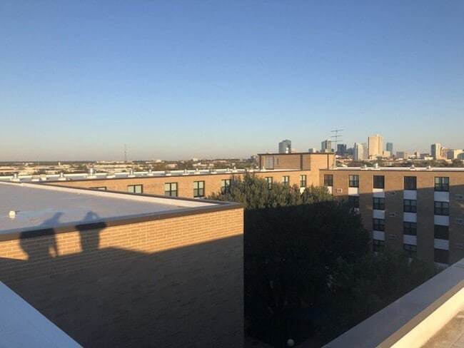 Foto del edificio - 3201 Sondra Dr