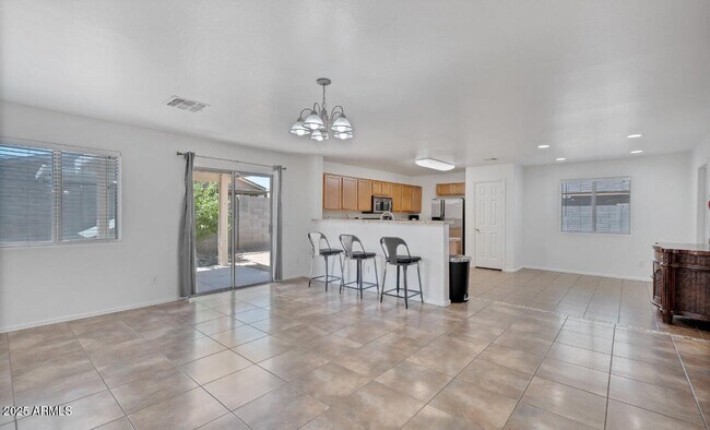 Foto del edificio - 2343 E Meadow Land Dr