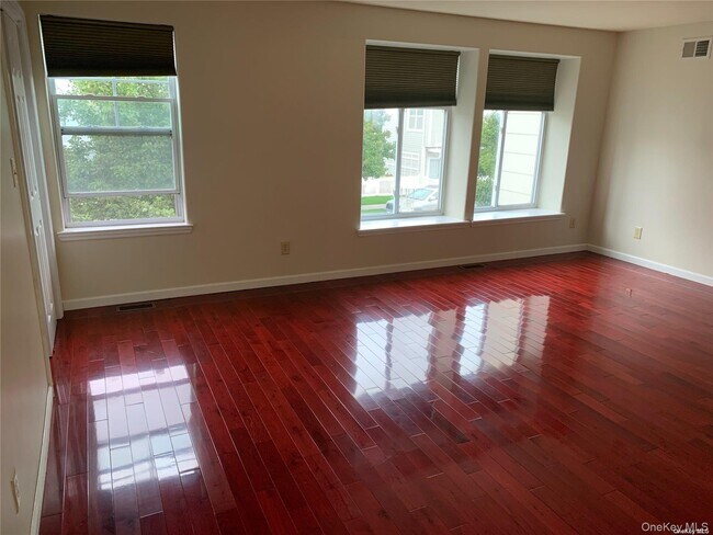 Foto del edificio - 1-34 Meridian Blvd