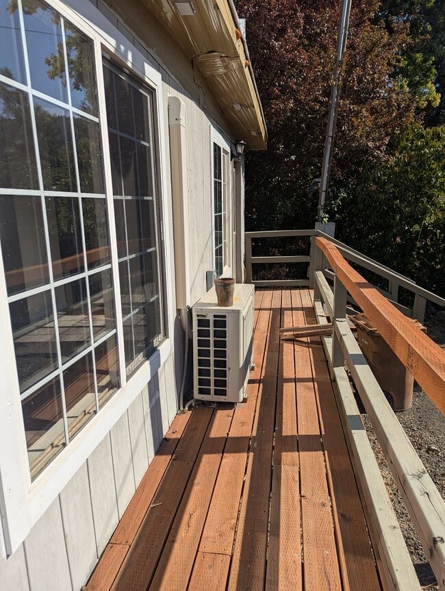 Building Photo - Newly remodeled