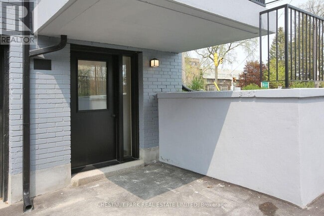 Photo du bâtiment - 1472-1472 Avenue Rd