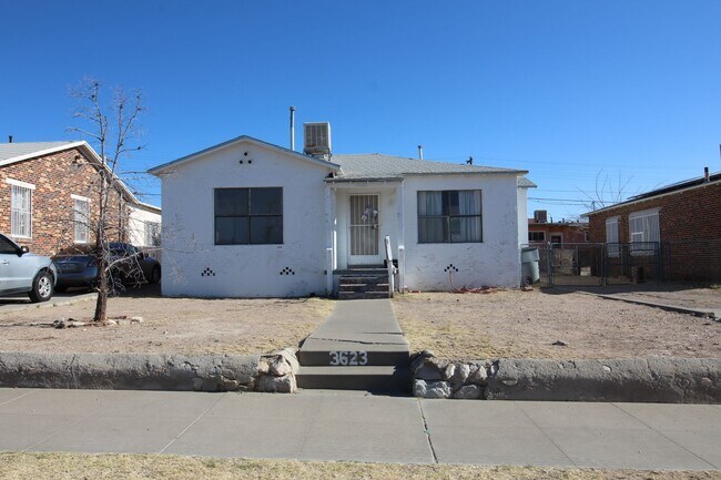 Building Photo - MINUTES FROM FORT BLISS!!