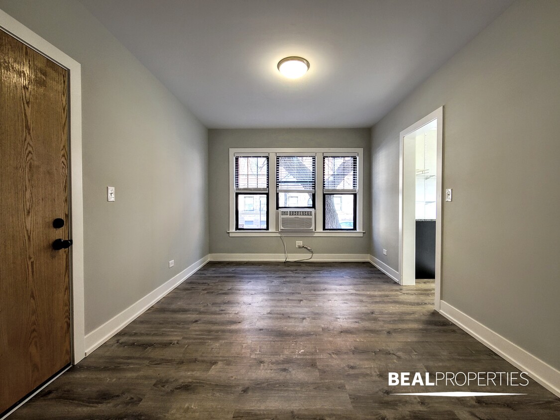 Primary Photo - 433 W Belden Ave