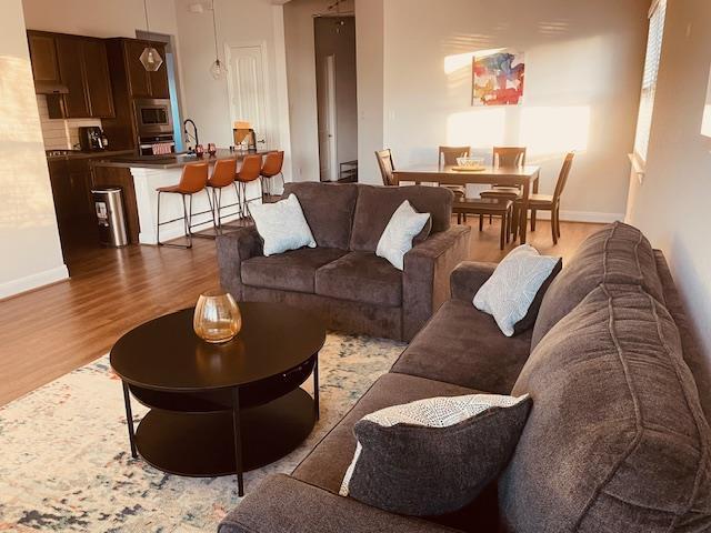 Foto del edificio - 1925 Waterfall Ave