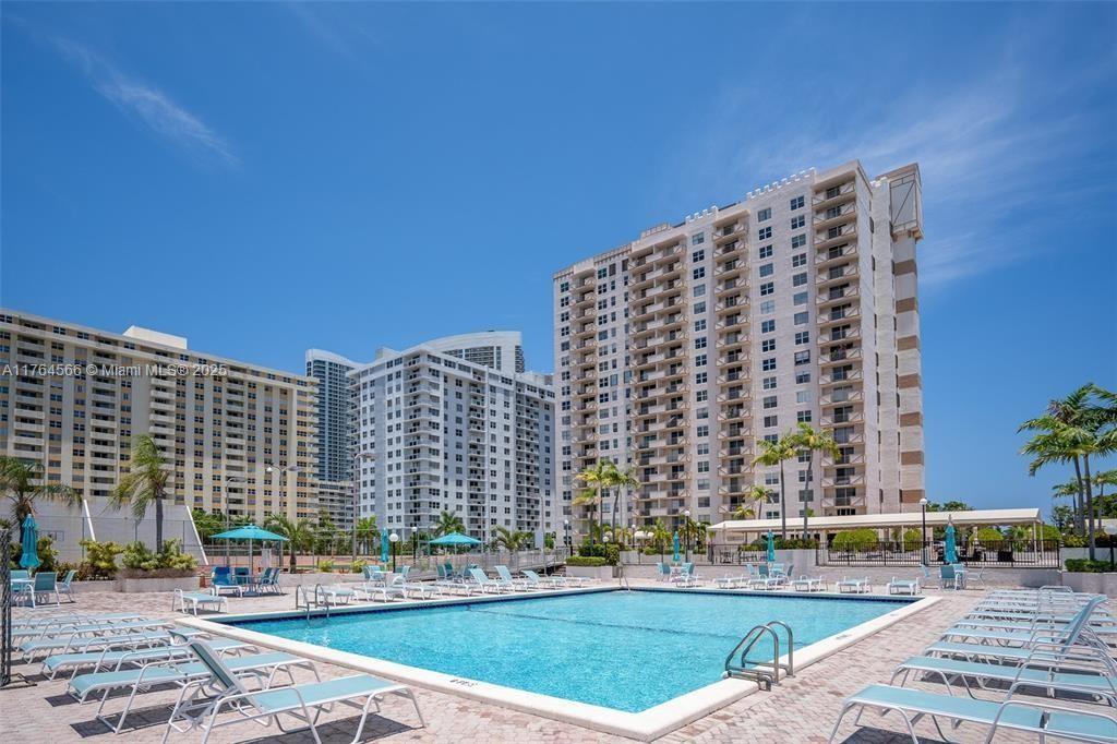 Foto principal - 1865 S Ocean Dr
