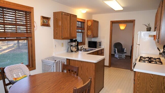 Building Photo - 6622 Jacobs Way