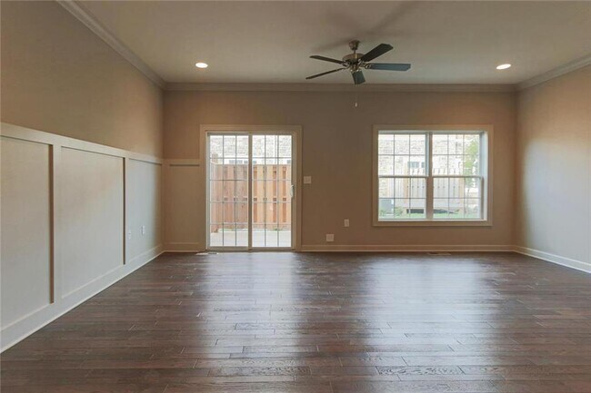 Building Photo - 15861 Valley View Dr