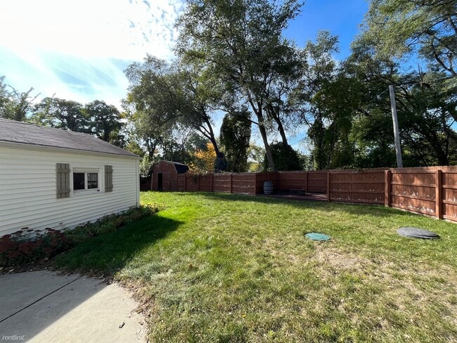 Building Photo - 2 br, 1 bath House - 54255 Maple Lane