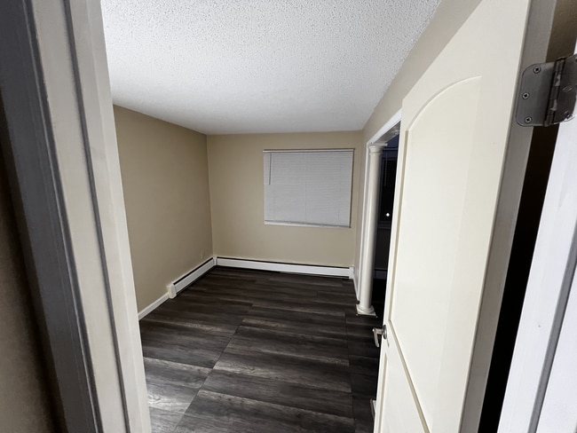 Building Photo - 1601 N Innsbruck Dr