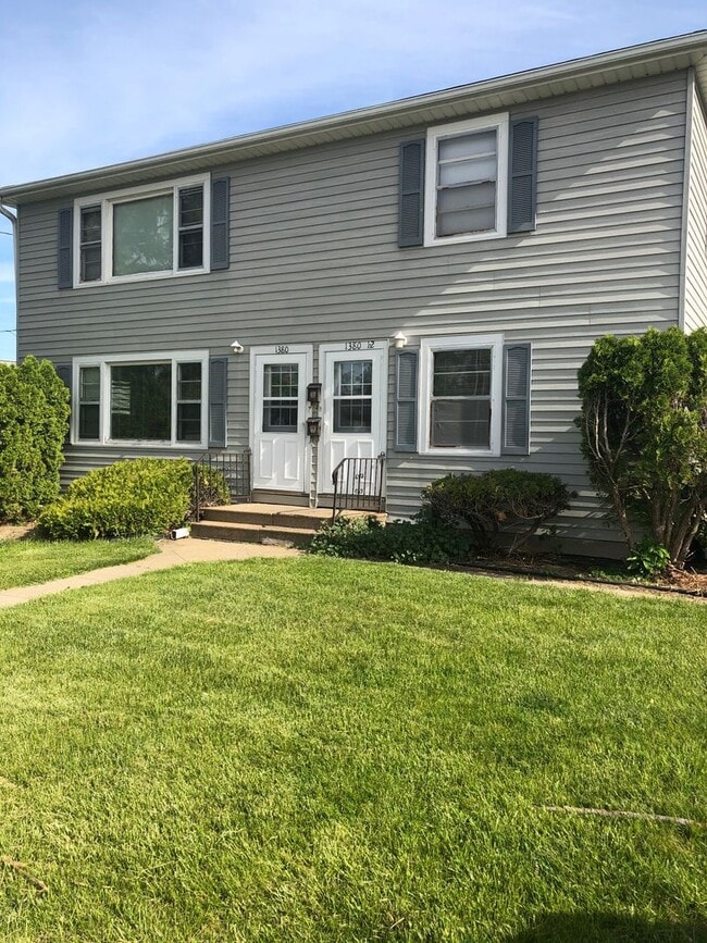 Building Photo - 1380-1380.5-13805 O Ave NE