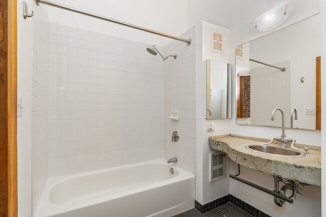 Building Photo - 461 2nd St