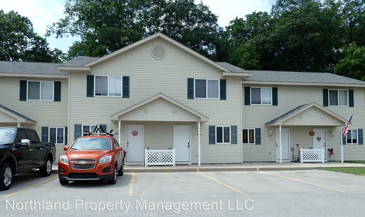 3815 Vale Dr, Traverse City, MI 49686 House Rental in Traverse City