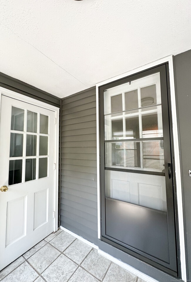 Foto del edificio - 176 Wolcott Hill Rd