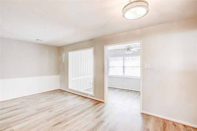 Foto del edificio - 4137 Woodfin St