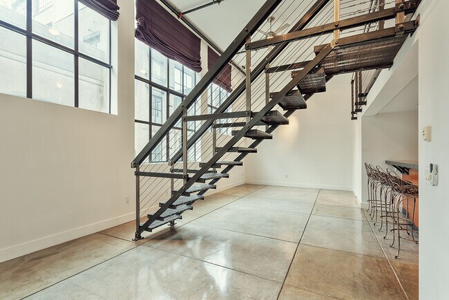 Building Photo - 1 Clarence Pl