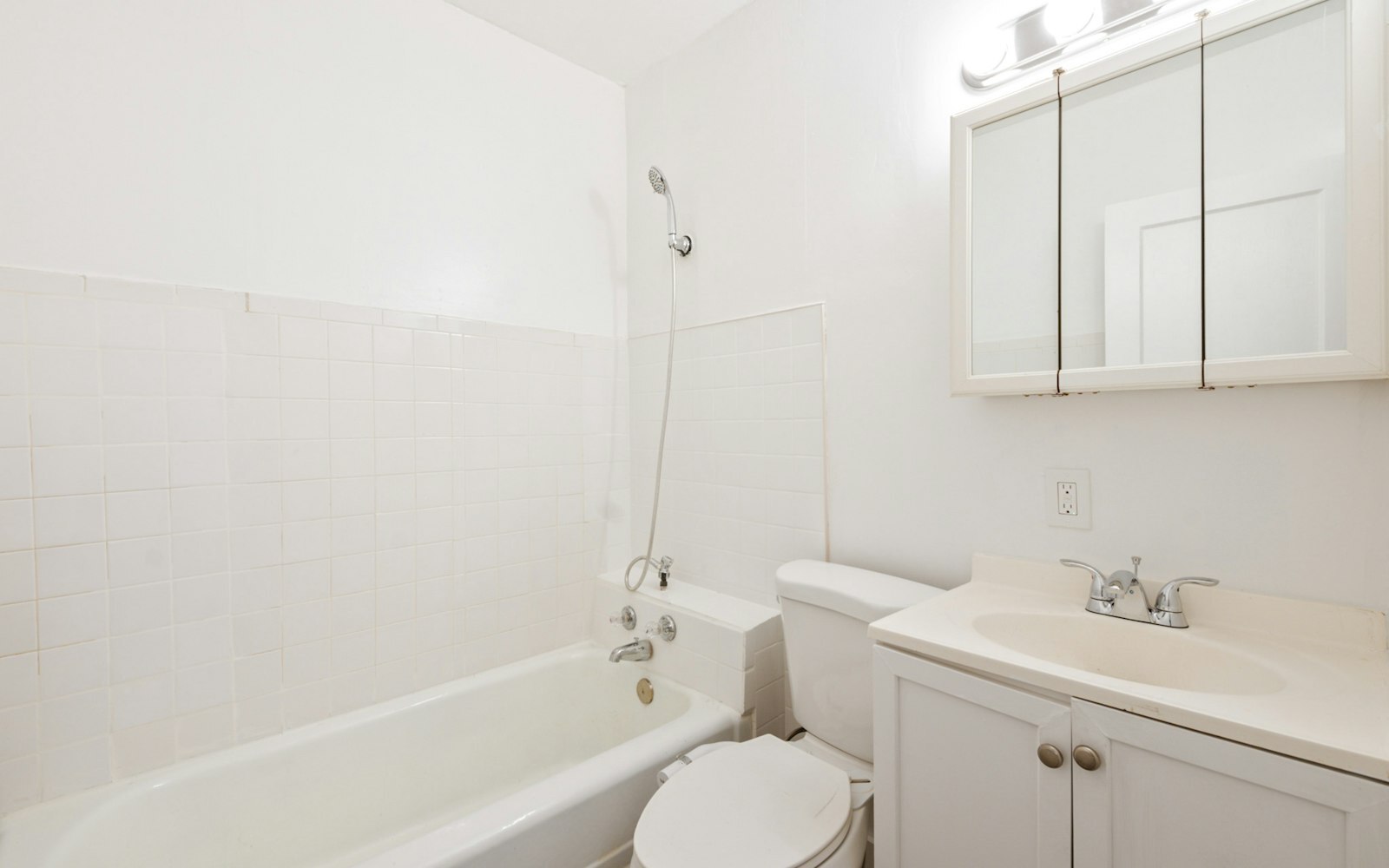8002 Maryland Ave Cleveland, OH 44105 – photo 4
