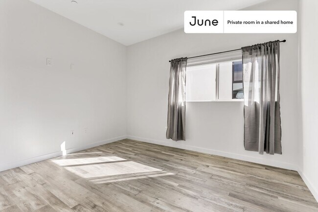 Foto del edificio - Room in Shared 5 bed/7 bath home