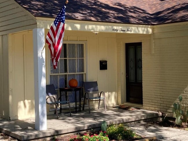 Building Photo - 6340 Malvey Ave