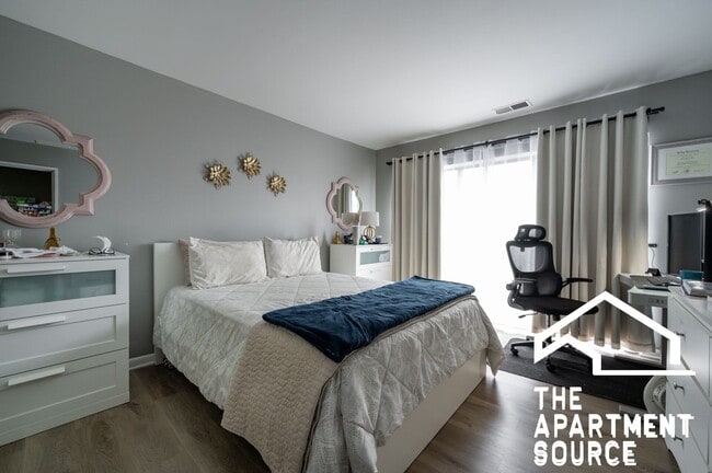 Photo - 2300 N Harlem Ave (Chicago, IL) Apartment