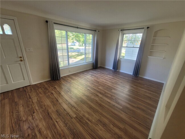 Foto del edificio - 6987 Greenleaf Ave